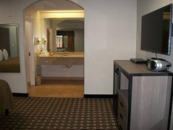Woodland Inn and Suites Image 12