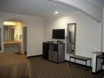 Woodland Inn and Suites Image 14